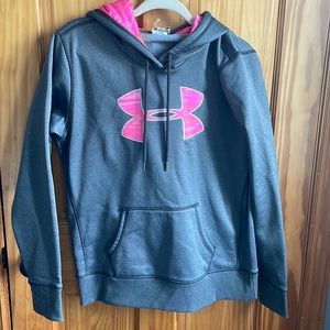 Under armour sweatshirt barley worn size medium